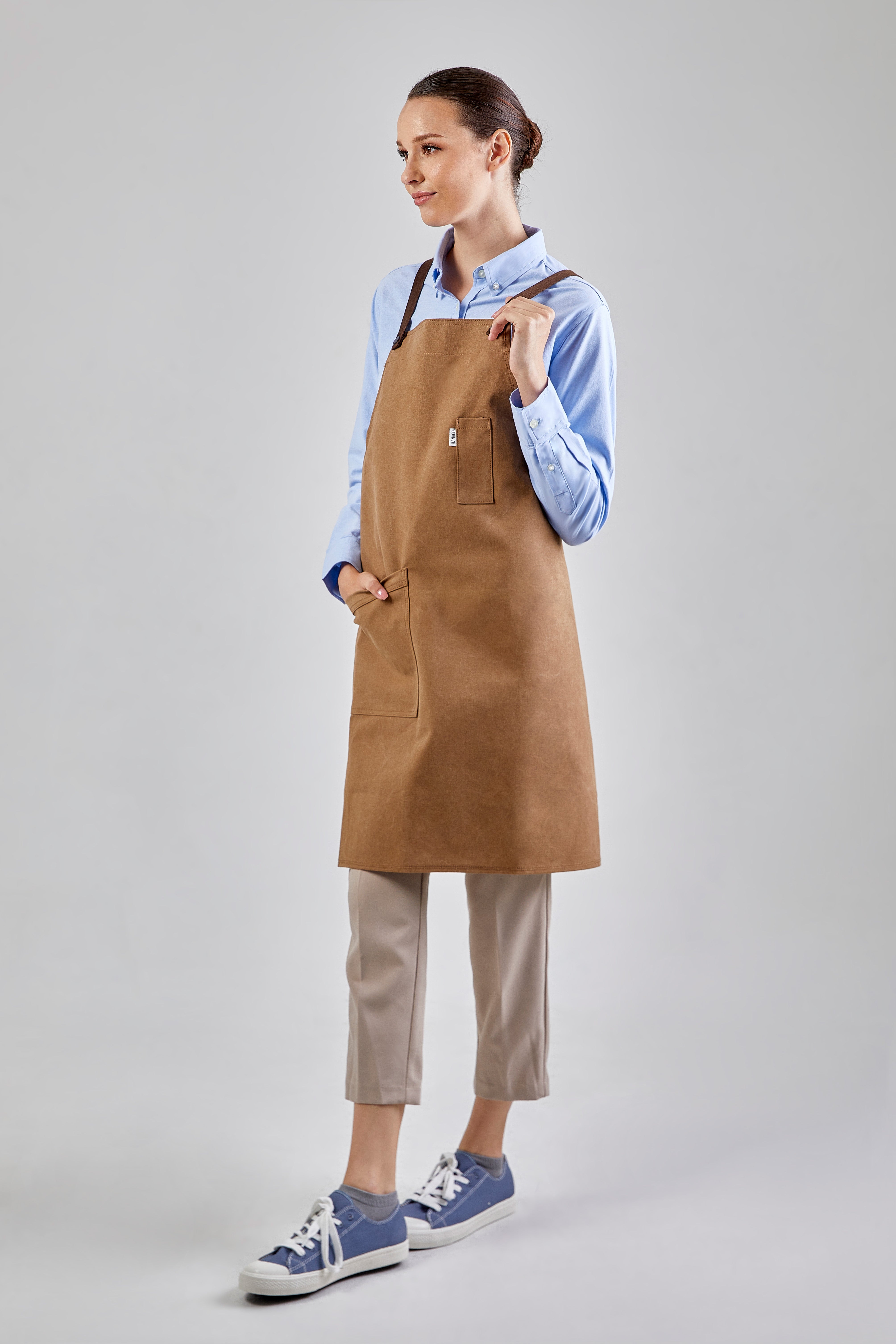 12C Cross Back Apron ผ้ากันเปื้อนสายไขว้หลัง (Cinnamon Brown , น้ำตาลซินนาม่อน)