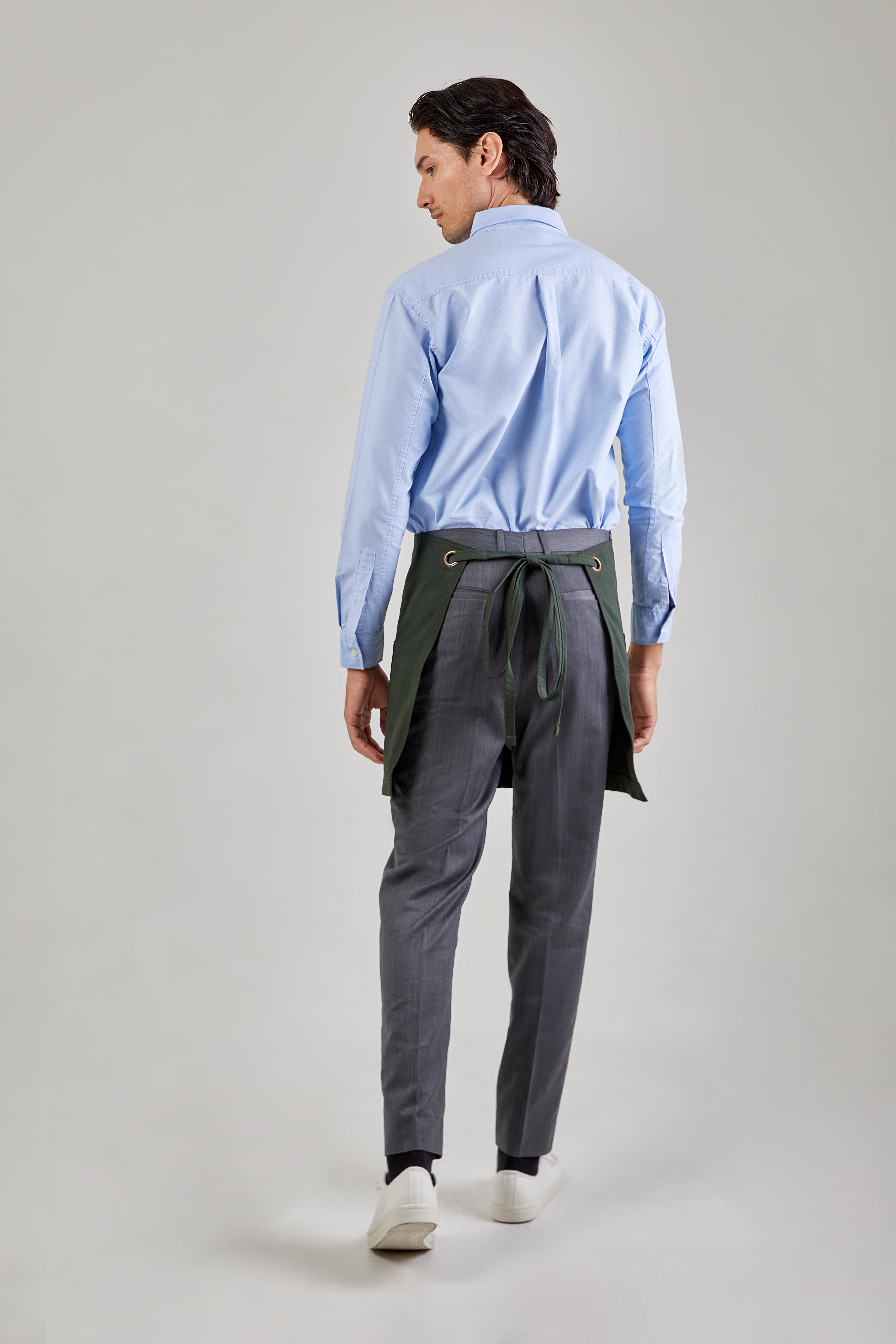 Motion Light Short Apron (Basil Green, สีเขียวเข้ม)