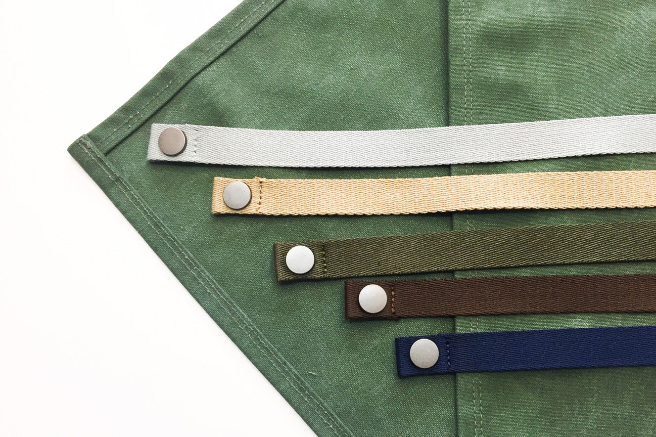 12C Cross Back Apron ผ้ากันเปื้อนสายไขว้หลัง (Forest Green , เขียวเข้ม)