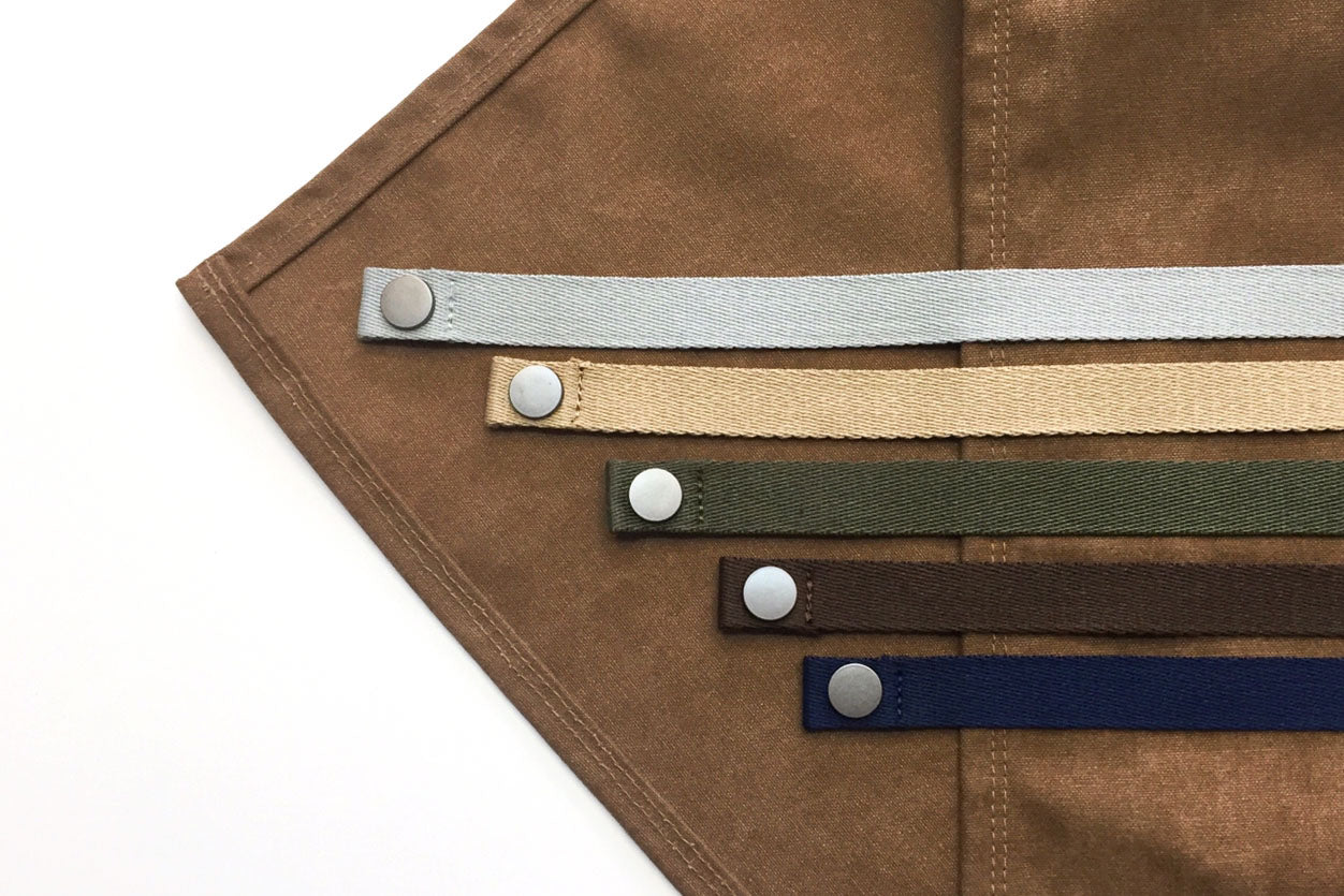 12C Cross Back Apron ผ้ากันเปื้อนสายไขว้หลัง (Cinnamon Brown , น้ำตาลซินนาม่อน)