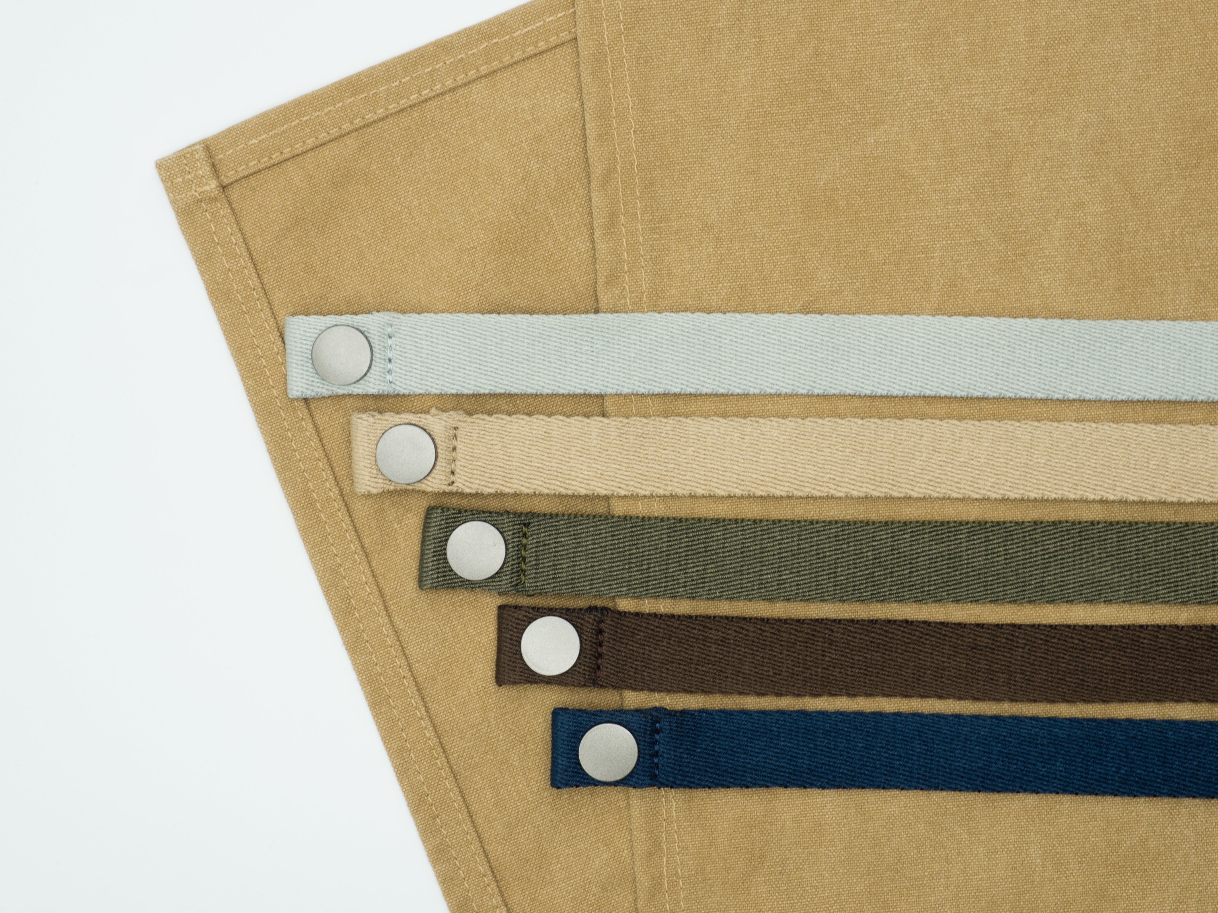 12C Cross Back Apron ผ้ากันเปื้อนสายไขว้หลัง (Latte Brown, น้ำตาลอ่อน)