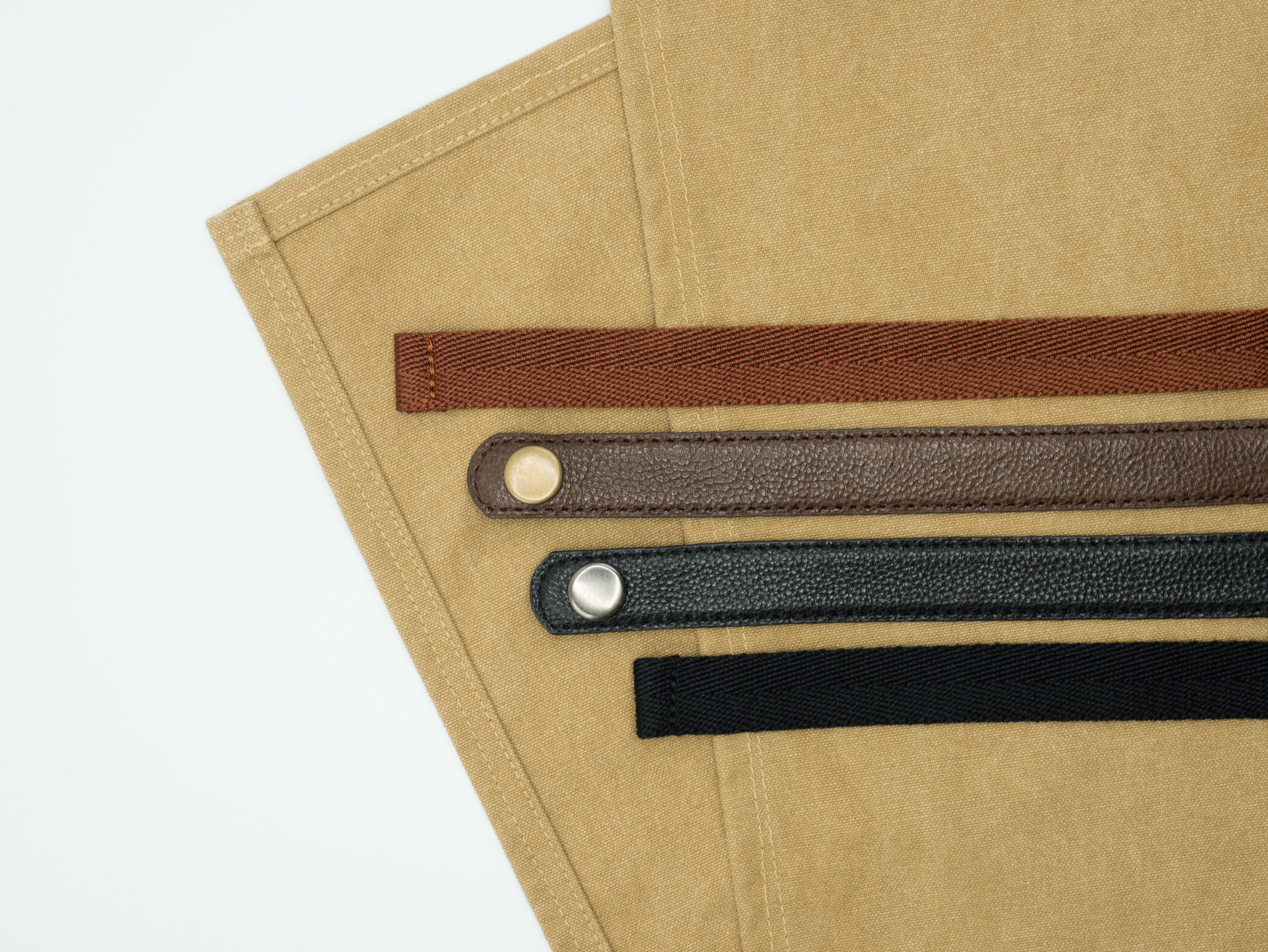 12C Cross Back Apron ผ้ากันเปื้อนสายไขว้หลัง (Latte Brown, น้ำตาลอ่อน)