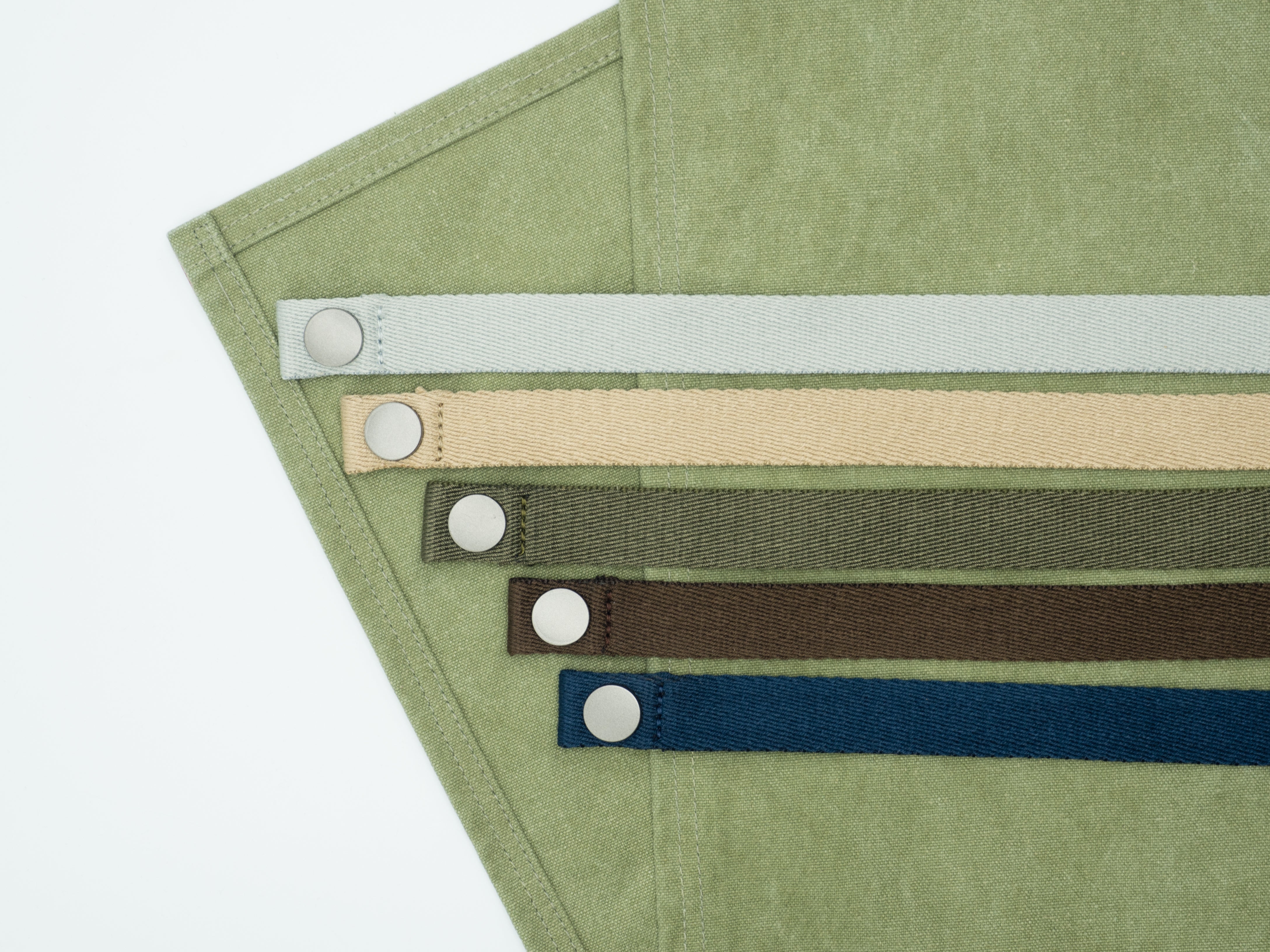 12C Cross Back Apron ผ้ากันเปื้อนสายไขว้หลัง (Grass Green, เขียวอ่อน)