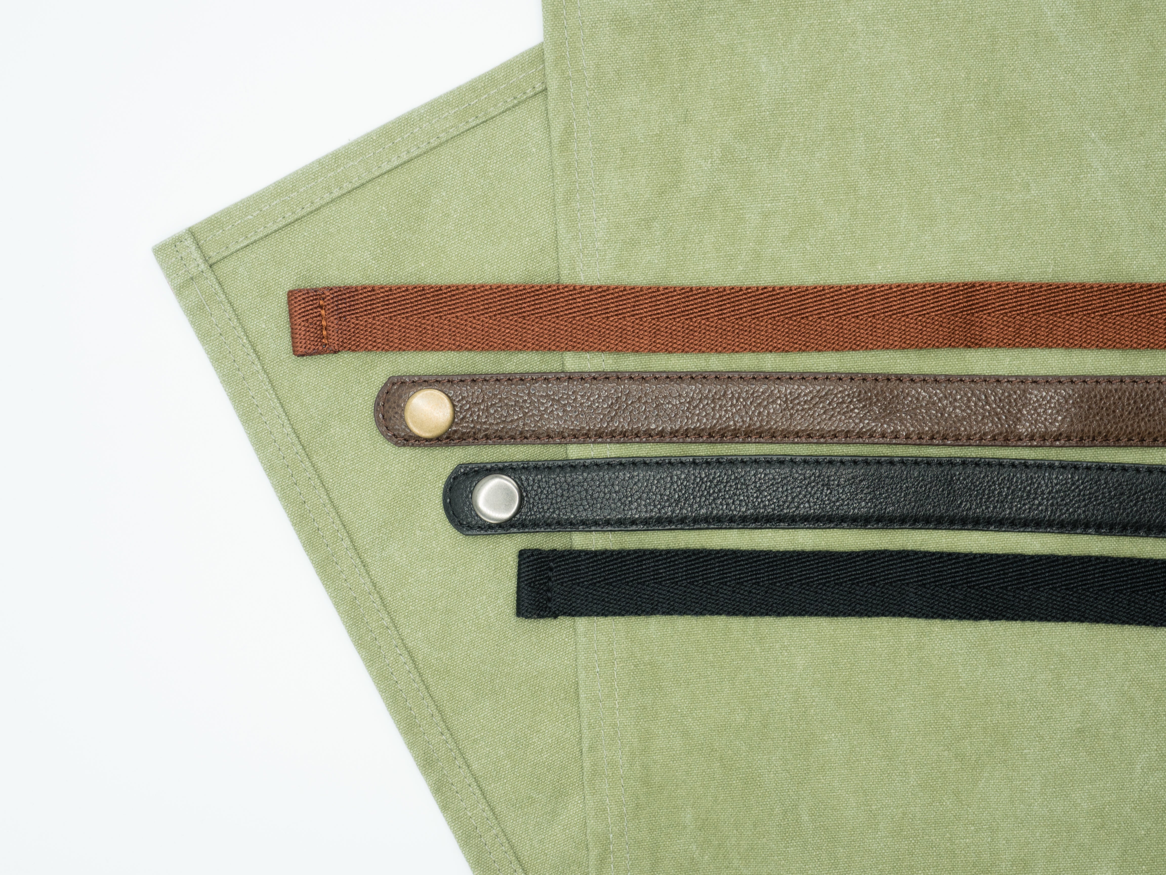 12C Cross Back Apron ผ้ากันเปื้อนสายไขว้หลัง (Grass Green, เขียวอ่อน)