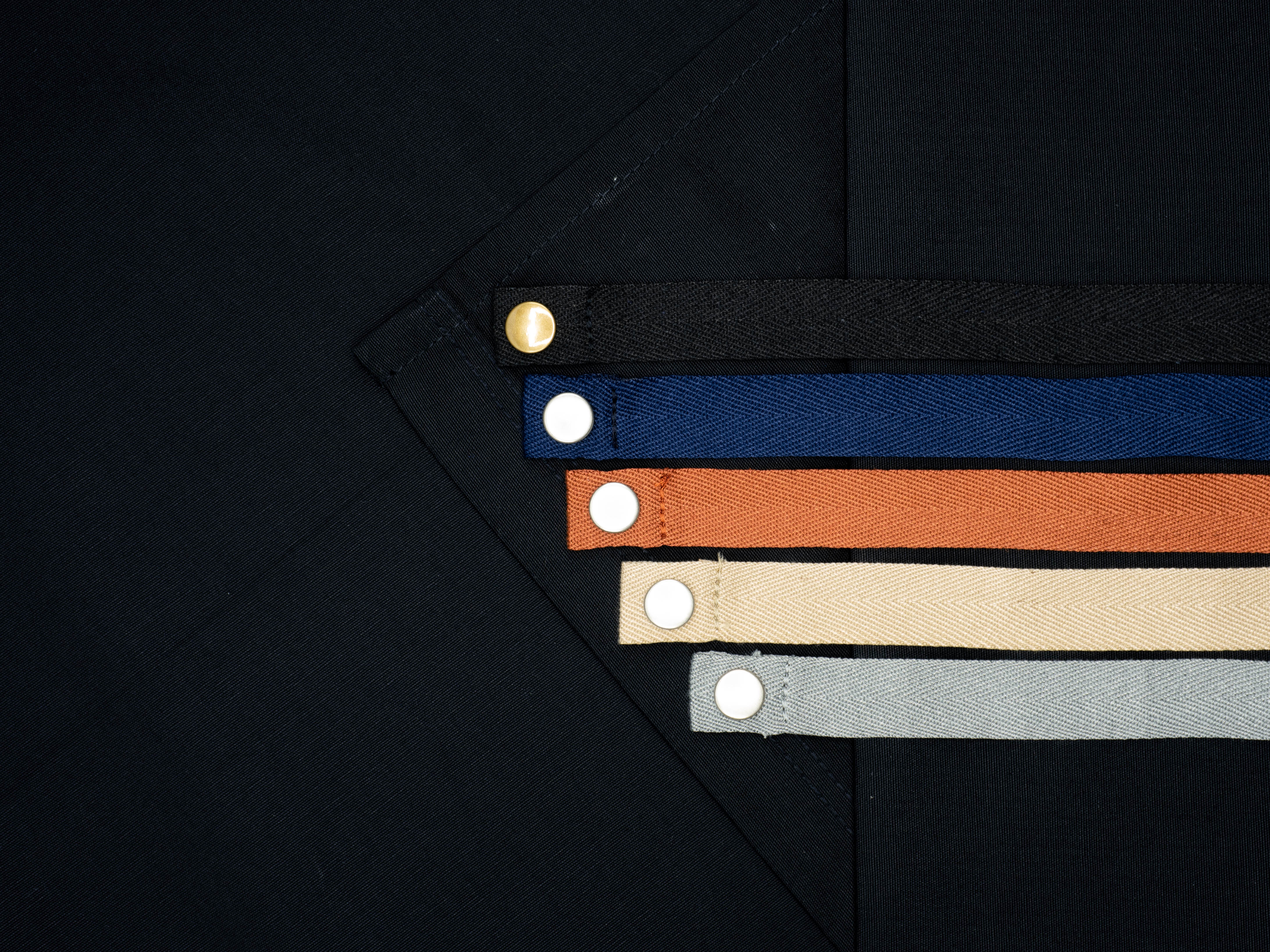 Motion Light Apron (Charcoal Black, ดำชาร์โคล)